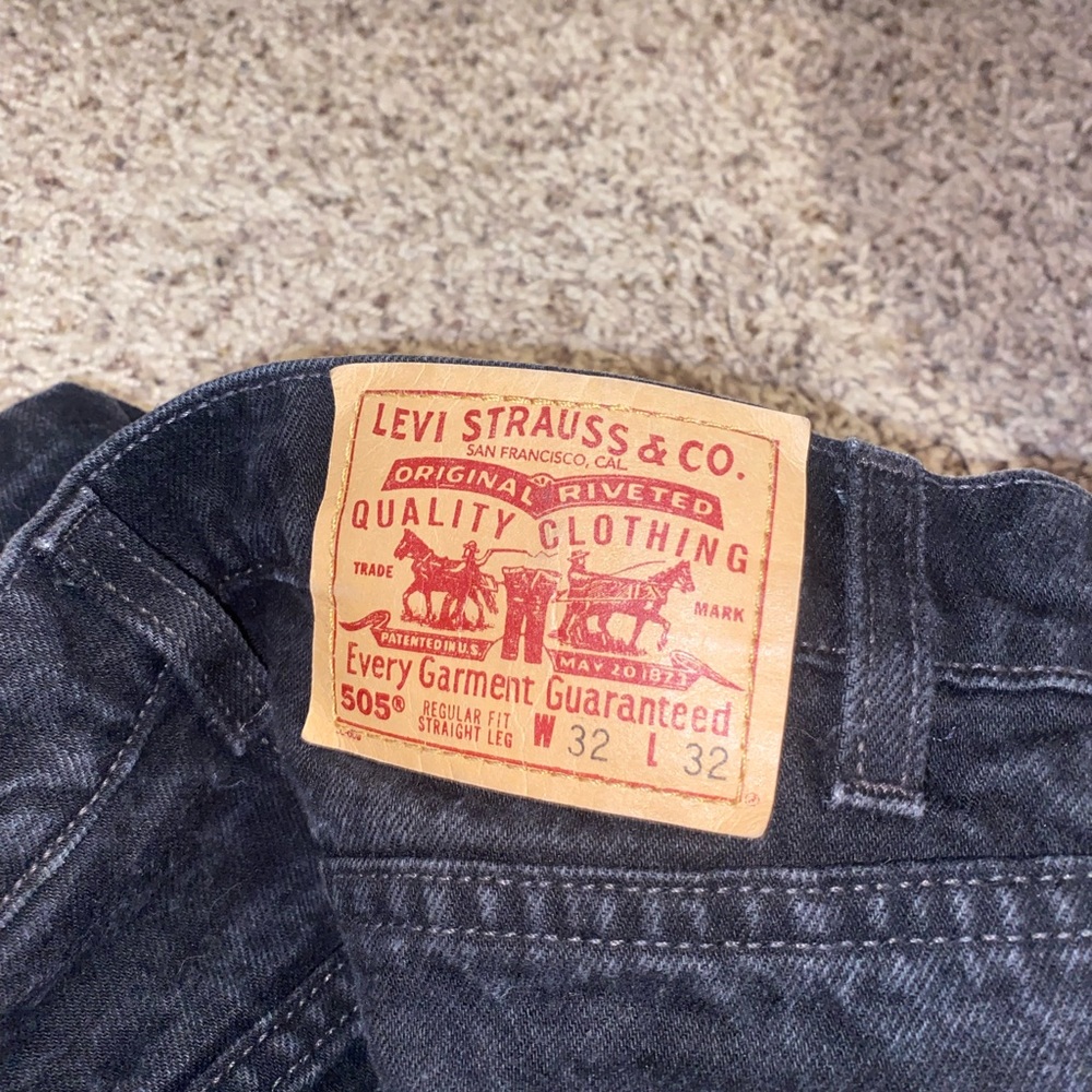 Black denim Levi’s jeans